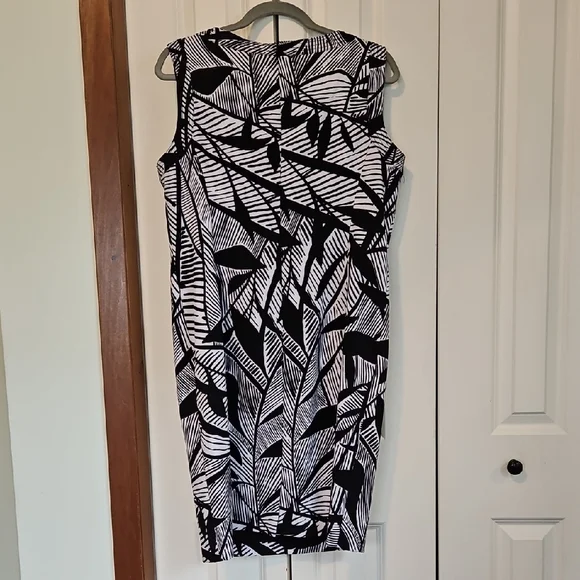 Kasper Black and White Midi Dress with Sophisticated Style - Picture 3 of 10